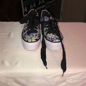 Barely worn 7.5 platform keds